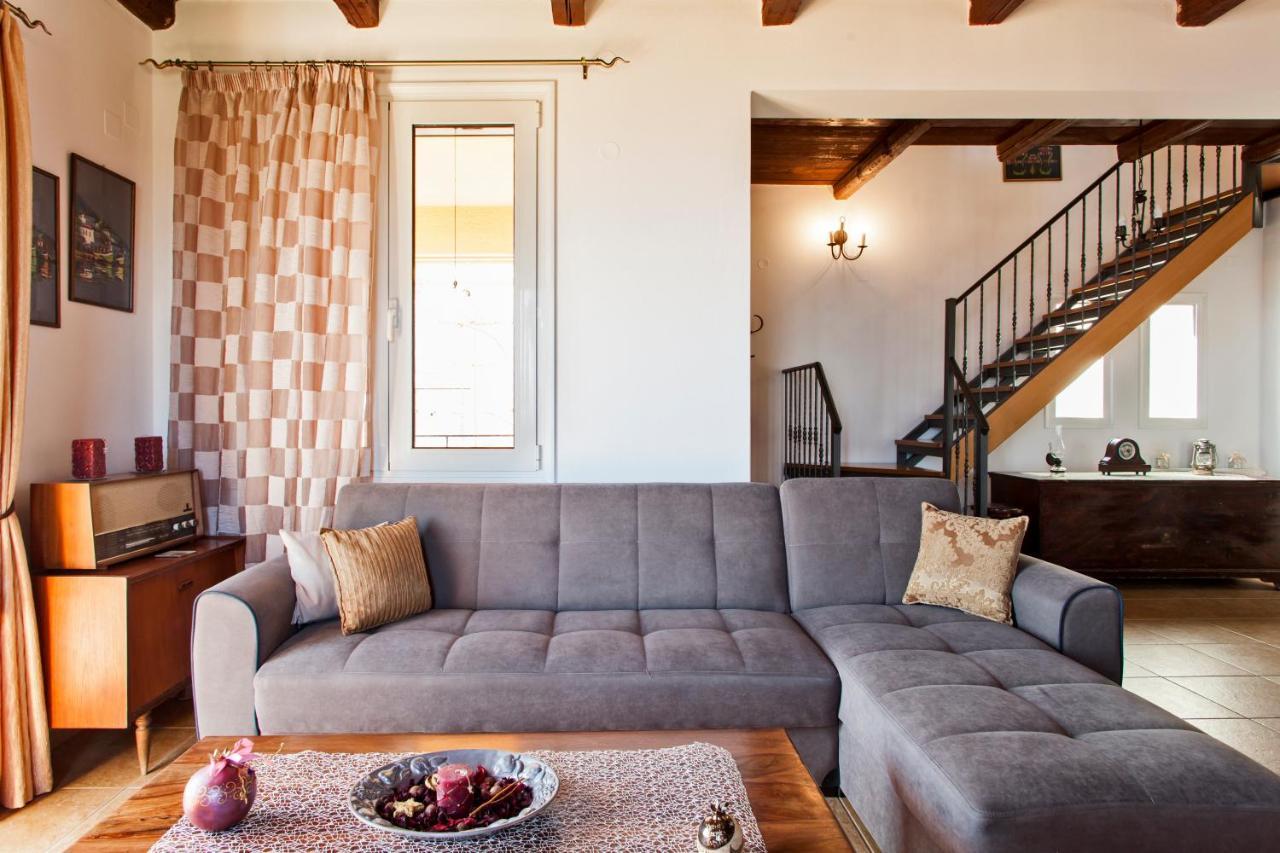 Panorama Traditional House With Private Pool Rodhia  ภายนอก รูปภาพ